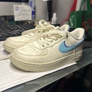 NIKE KIDS SNEAKERS SIZE 12 GREAT CONDITION